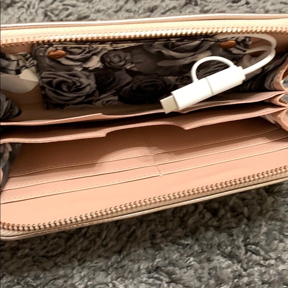 Phone Charging wallet - Picture 3 of 6